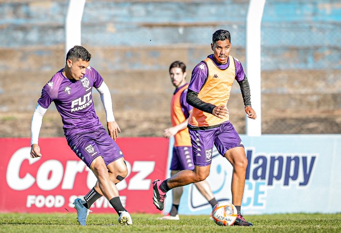 Grêmio Prudente realizou treinamento no Prudentão ontem, antes da ida para Lins 