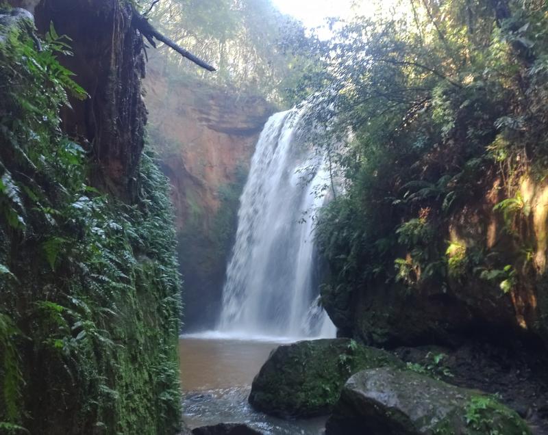 Cachoeira Véu da Noiva, de 14 metros, é uma das grandes atrações turísticas de Rancharia