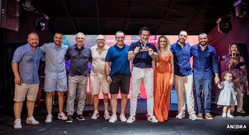 Paulo Costa, CEO da Setor, recebe o prêmio, em Fortaleza