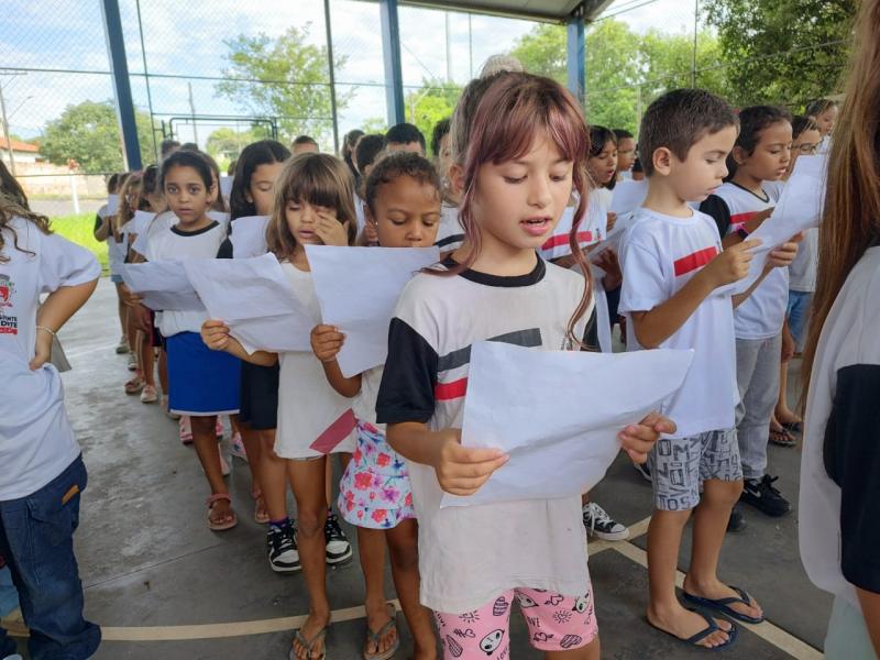 Município supera meta local e índice nacional de alfabetização no ensino fundamental