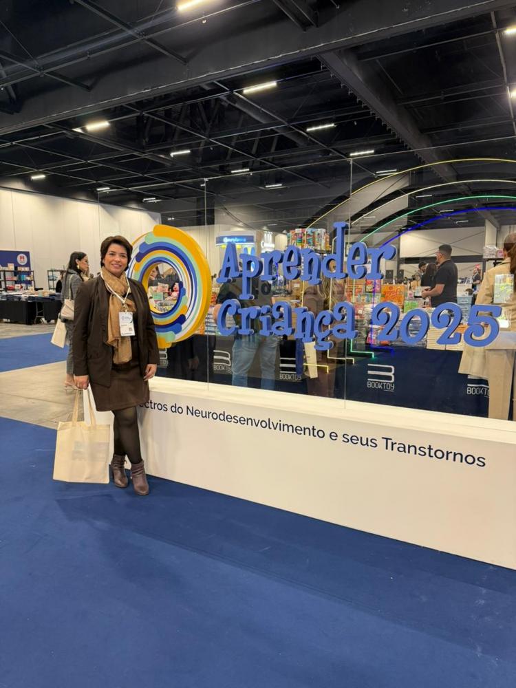 VANESSA MACORINI BEZERRA, DIRETORA DA NEUROFISIO, NO CONGRESSO APRENDER CRIANÇA