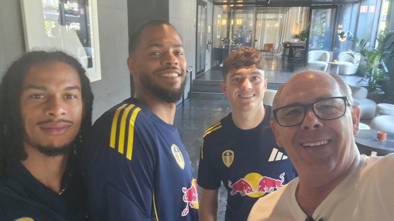 JOSÉ GASQUES, PRESIDENTE DO SICOOB PAULISTA, E CRAQUES DO MANCHESTER UNITED, DURANTE O CAFÉ DA MANHÃ NO HOTEL EM ESTOCOLMO