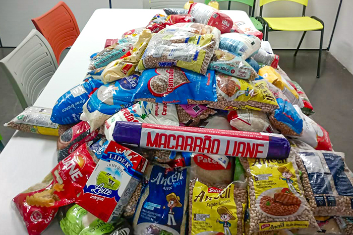 Alimentos foram entregues mês ao projeto Semear, que atende famílias imigrantes