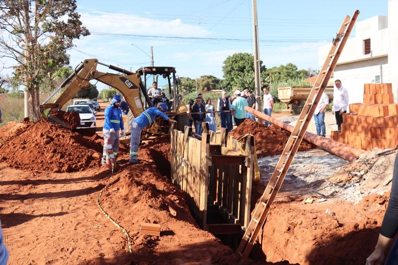 Obra no sistema de esgoto no Village Lagoinha, em Epitácio, deve terminar no fim deste ano