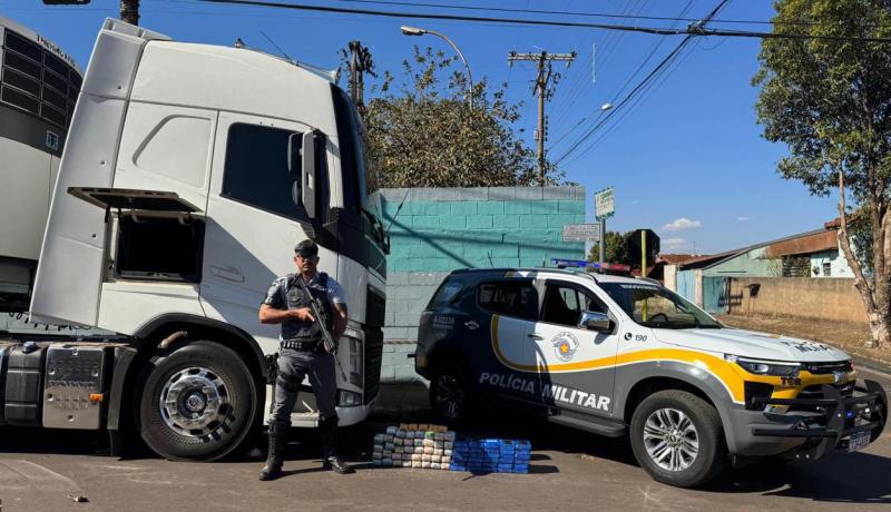 Entorpecentes foram localizados durante vistoria em caminhão, nesta quarta-feira