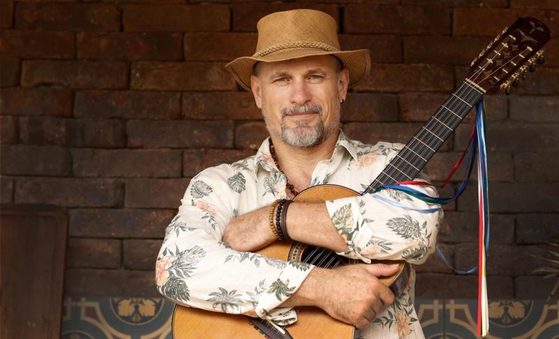 Rodrigo Zanc apresenta o show “Rock Rural e Afins”, na Área de Convivência da unidade