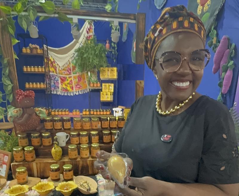 Lucimara Caetano, em seu estande na 6ª Batatec