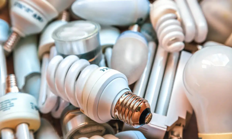 Iniciativa quer substituir lâmpadas fluorescentes, que possuem elementos tóxicos em sua composição