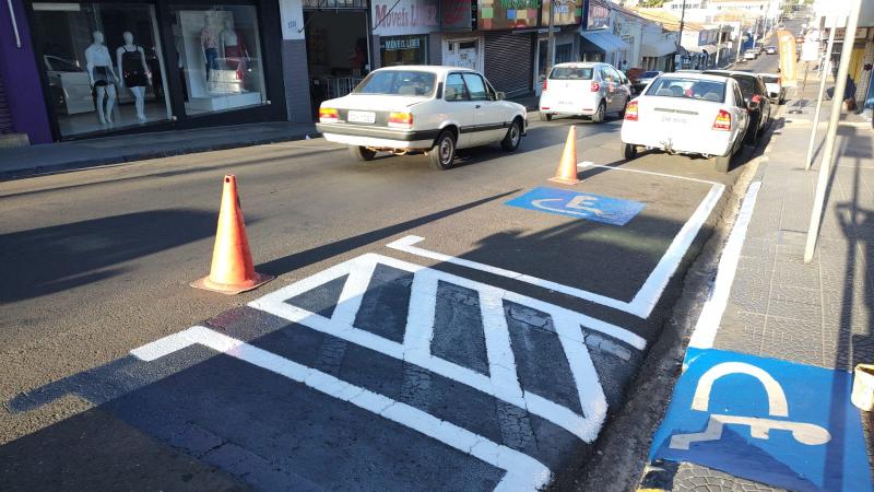 Sinalização viária: Prefeitura de Pirapozinho renova pintura em bairros da cidade