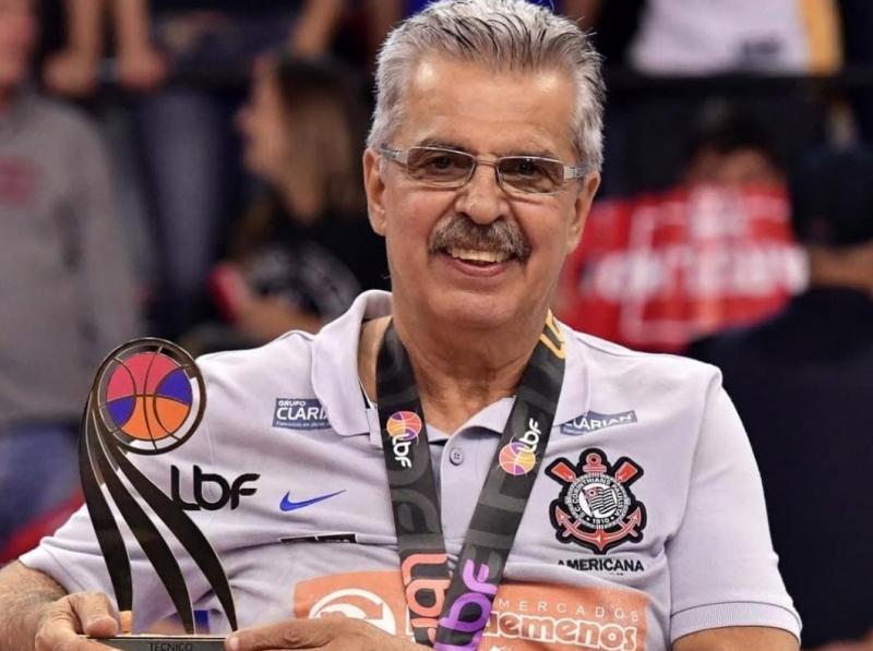 Antonio Carlos Vendramini é o maior vencedor da LBF, levantou 3 troféus do nacional com o Corinthians/Americana e um com o Campinas