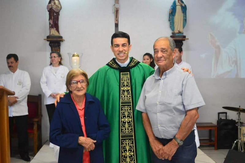 Padre Ed Carlos abençoou os 71 anos de união de Atônito e Elzira