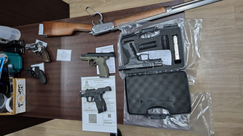 Carabina, pistolas e revólveres foram encontrados na residência de empresário, que é CAC