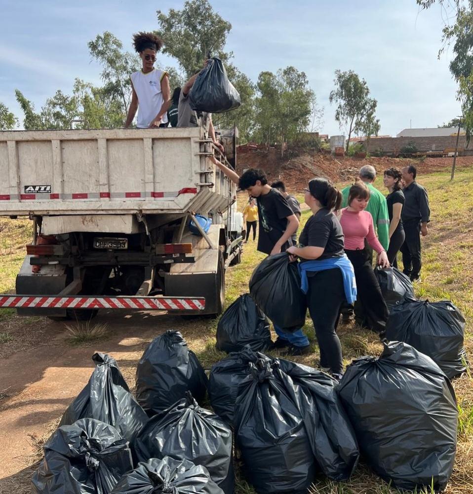 Mobilização de limpeza aconteceu no sábado, na zona leste da cidade