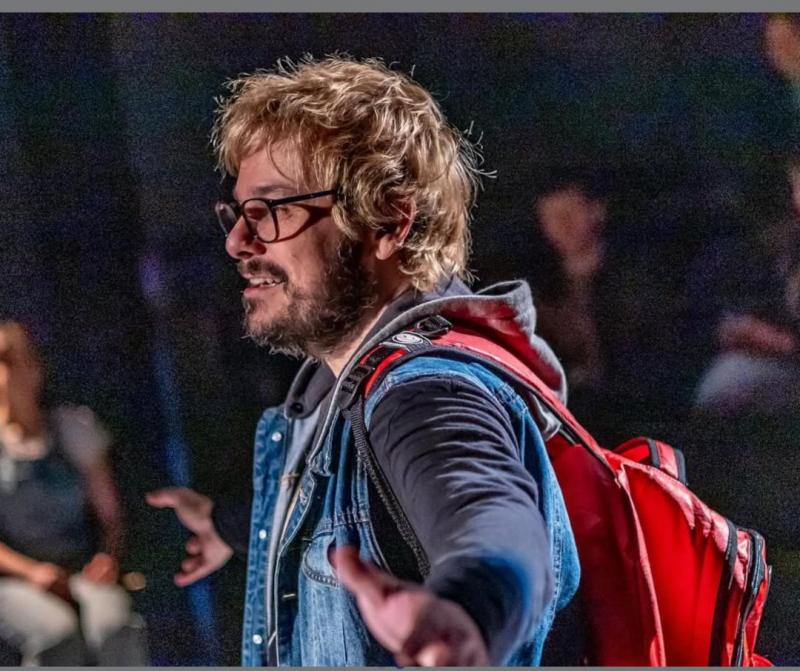 Em parceria com Gisele Tigre, ator prudentino encena drama sobre saúde mental e traumas de infância em temporada curta no histórico Teatro Eugênio Kusnet