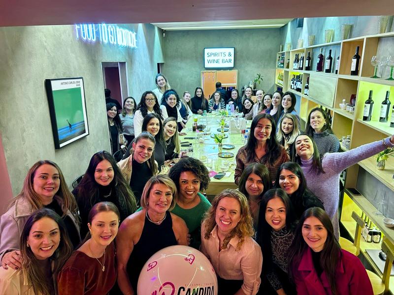 Participantes do Terça para Mulheres, com Candida Nogueira