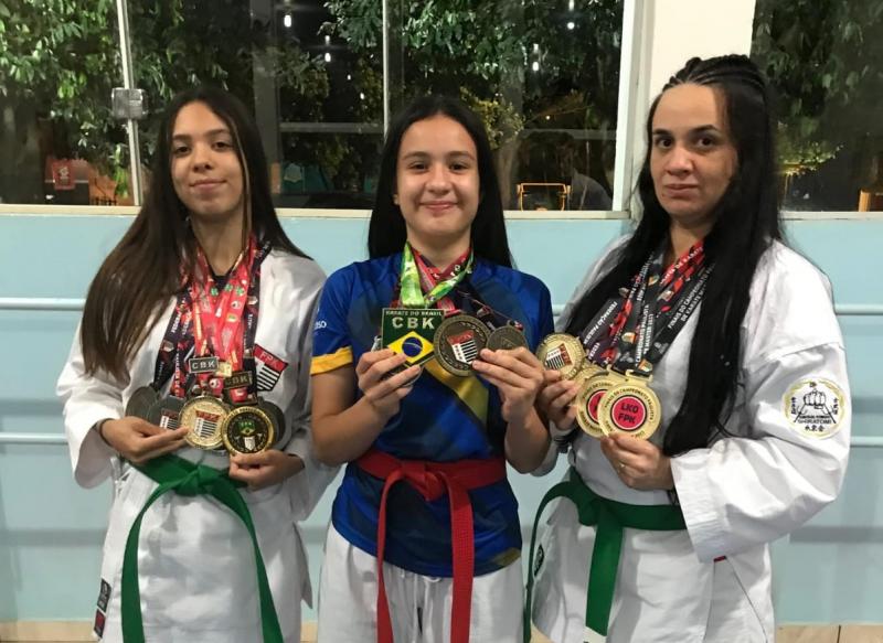 Mãe e filhas dominam o caratê juntas: “O caratê pra nós é mais que um esporte, é uma filosofia de vida”