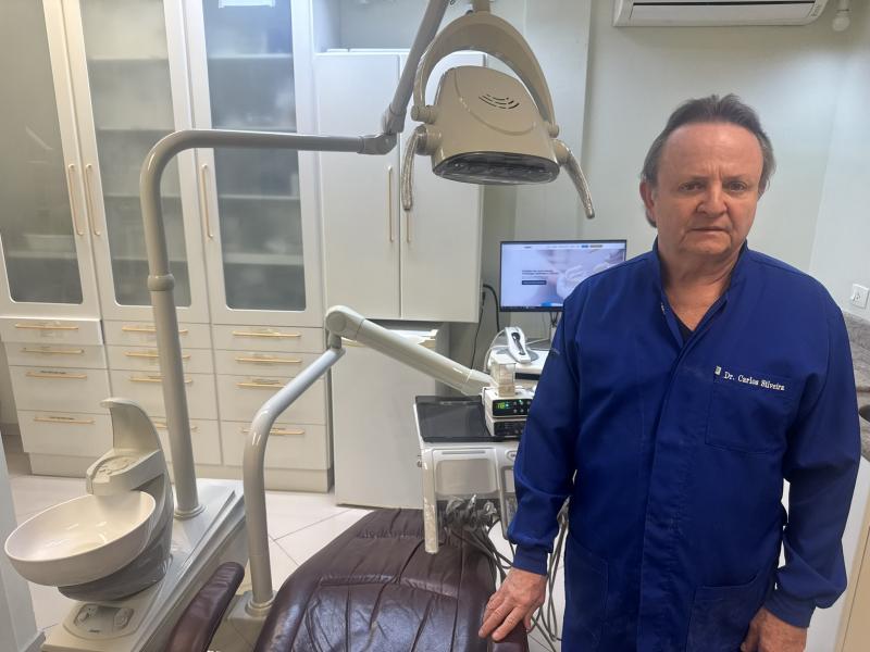 DR. CARLOS HENRIQUE MARTINS SILVEIRA, ESPECIALISTA EM IMPLANTODONTIA