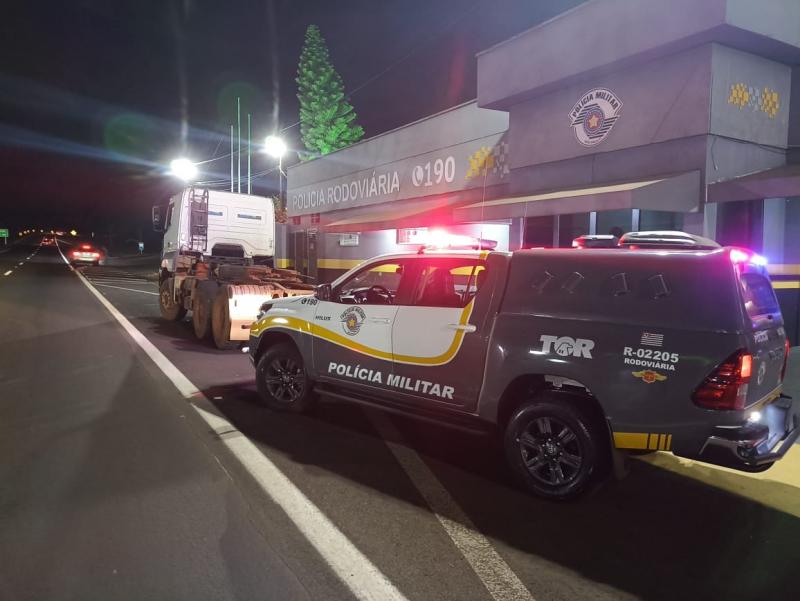 Após alerta transmitido via rede de rádio, equipe do TOR localizou e abordou caminhão no km 450 da Rodovia Assis Chateaubriand