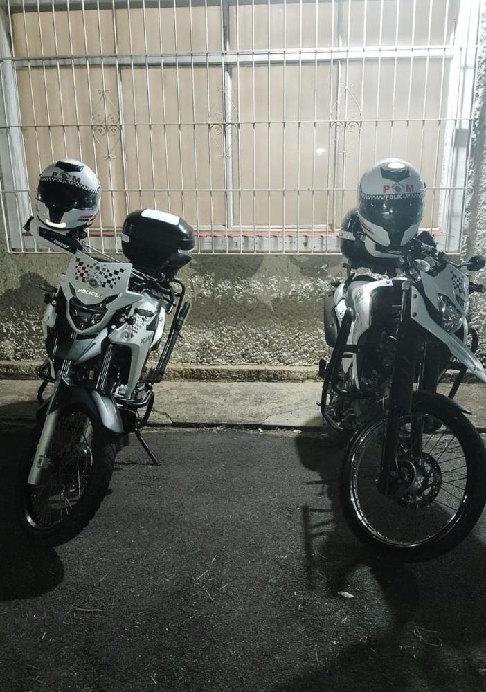 Equipes em patrulhamento com motocicletas, com apoio de outras viaturas de área, atenderam o caso