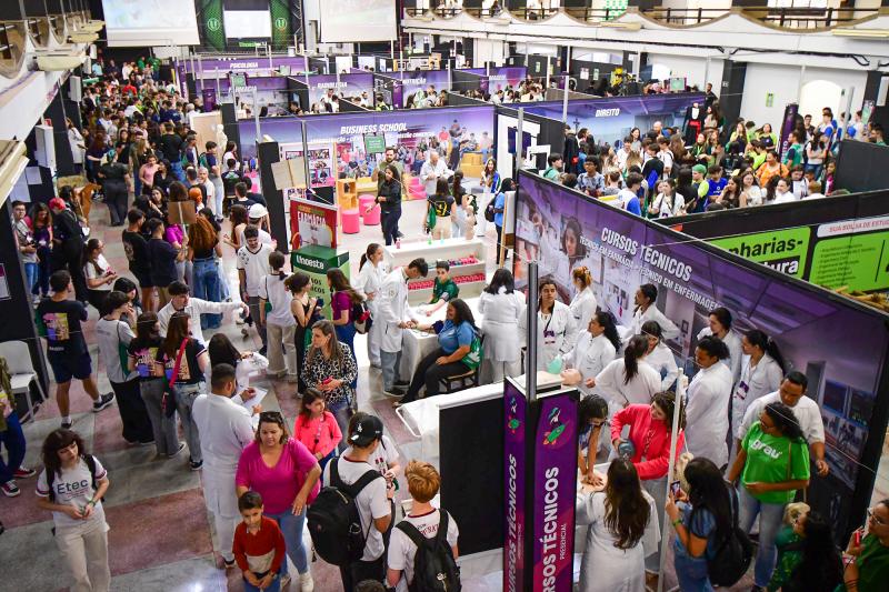 Feira é voltada para estudantes dos anos finais do ensino fundamental e dos três anos do ensino médio