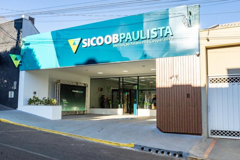 Localizada na Rua Castro Alves, nº 557, na Vila Neusa, a nova agência oferece ambiente moderno, acolhedor e funcional