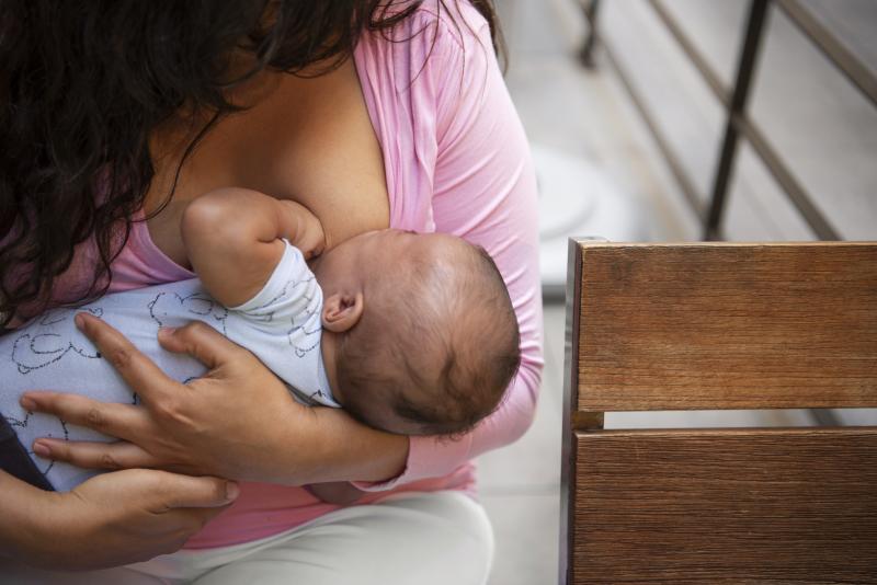 Amamentar: conexão entre mãe e filho