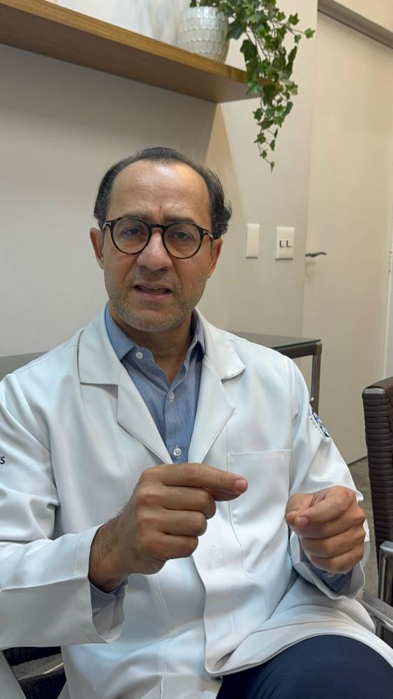 DR. MARCELO CRUZ É ONCOLOGISTA CLINICO, ESPECIALISTA EM TUMORES SÓLIDOS