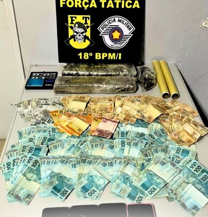 Maconha, dinheiro e material para embalagem de entorpecentes foram localizados com apoio do Canil