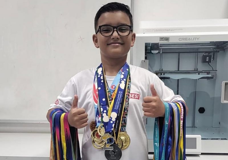 Miguel coleciona medalhas por participações em competições no mundo todo