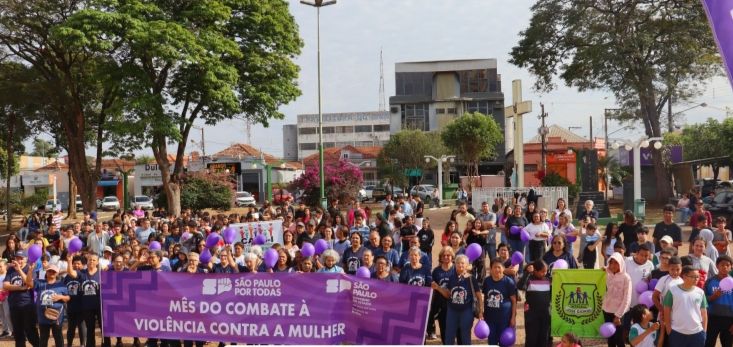Caminhada teve início na estação ferroviária e terminou na praça da matriz