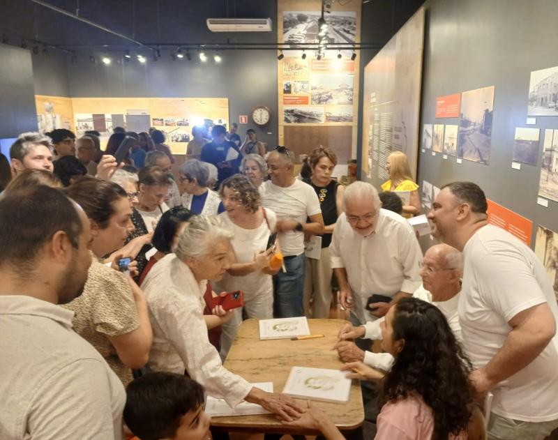 No sábado, cerca de 500 pessoas prestigiaram o lançamento do livro de Benjamin Resende; 700 já participaram da programação