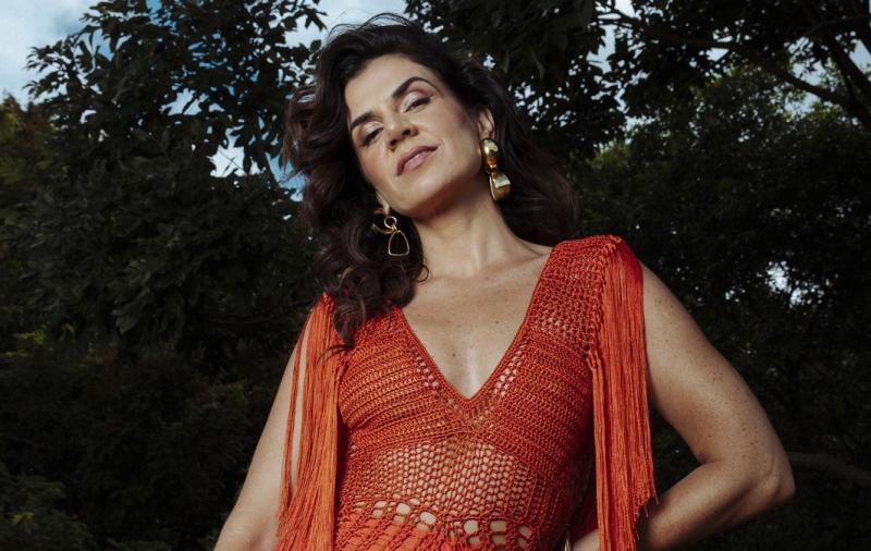 Mariana Aydar, uma das vozes mais potentes da música brasileira contemporânea, soma 6 discos e 2 documentários lançados