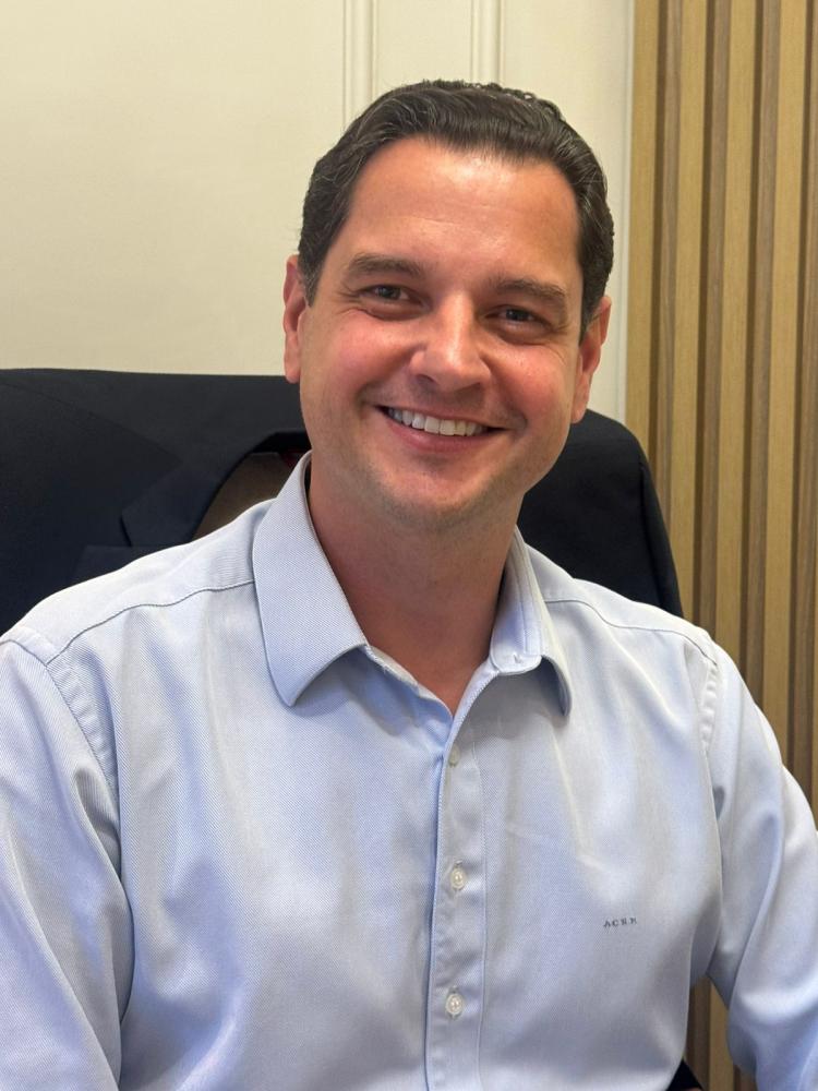 Dr. Anotnio Mariotti: “Hoje, opero em oito hospitais, em quatro cidades diferentes”