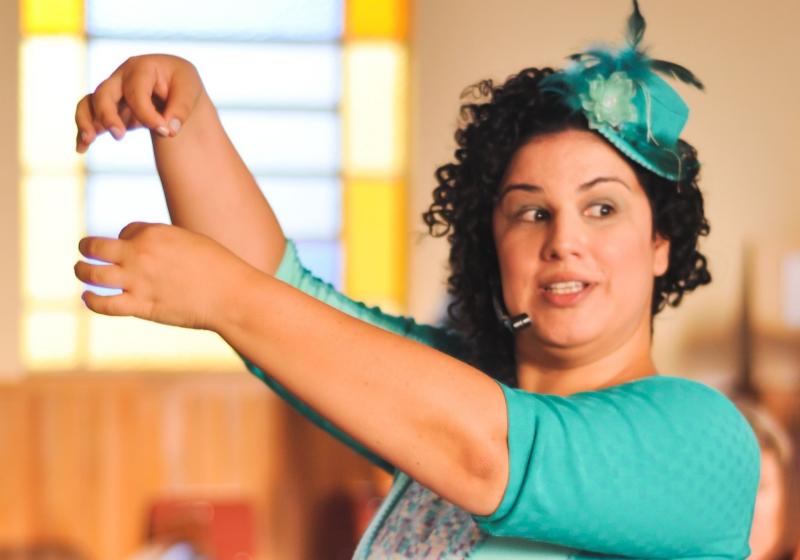Responsável pela apresentação é Fernanda Munhão, contadora de histórias e escritora de Ourinhos