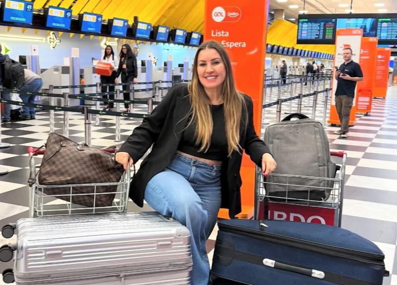 Mara Gasques embarcando para o Recife