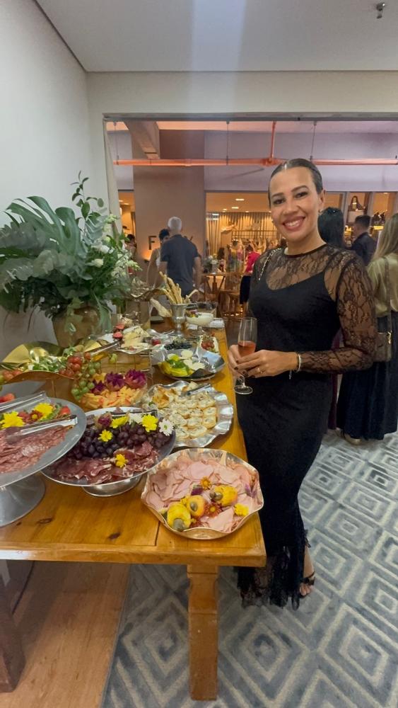VERONICA SANTANA, DO BUFFET CARLOS CEZAR, NA FESTA DE INAUGURAÇÃO DA BOUTIQUE FANY