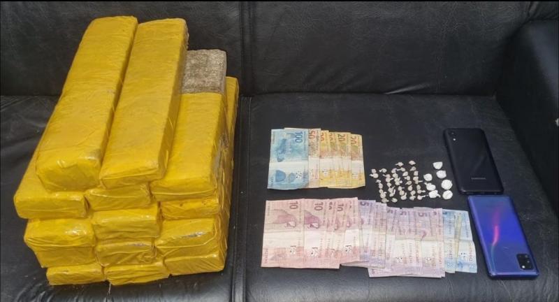 Em Epitácio, homem foi surpreendido na Vila Maria com 16 kg de maconha, além de cocaína e crack