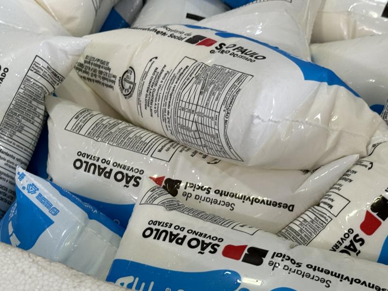 Programa distribui leite enriquecido para famílias de baixa renda com crianças de 6 meses a 6 anos