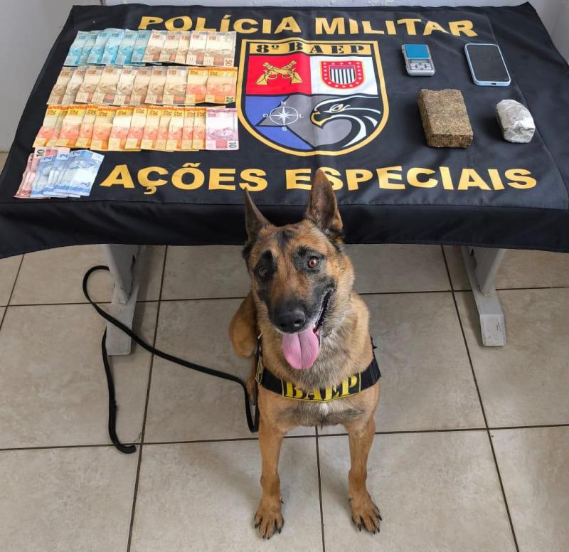 Indivíduo foi flagrado em posse de porções de maconha, balança de precisão e dinheiro