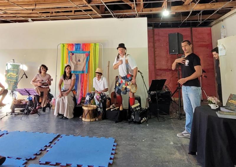 Contação de histórias para as crianças do Libras Kids, com o grupo Histórias da Naná