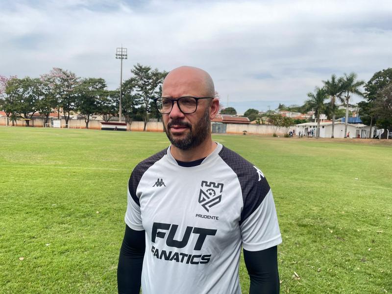 Rogério ressalta que a semana foi de estudos, analisando o adversário, junto com a comissão técnica