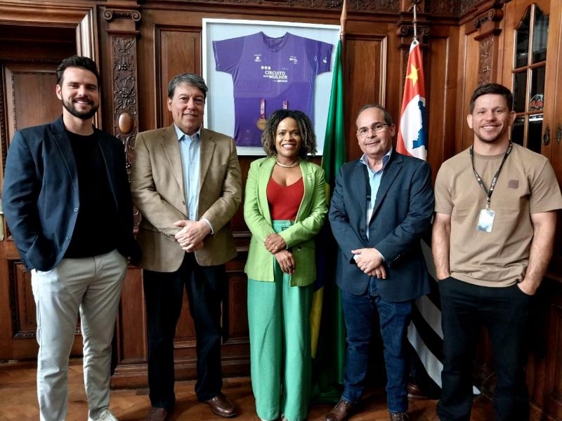 Prefeito de Presidente Epitácio, André Lima, com a secretária de Esportes do Estado, Helena Reis