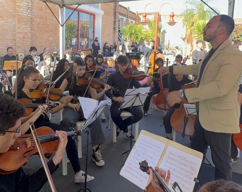 Maestro Marlon, regente da Orquestra Sinfônica Guri do Polo Regional de Prudente