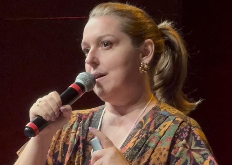 Dra. Renata Rossi Calciolari, docente da Unoeste, fisioterapeuta e pós-doutora pela USP