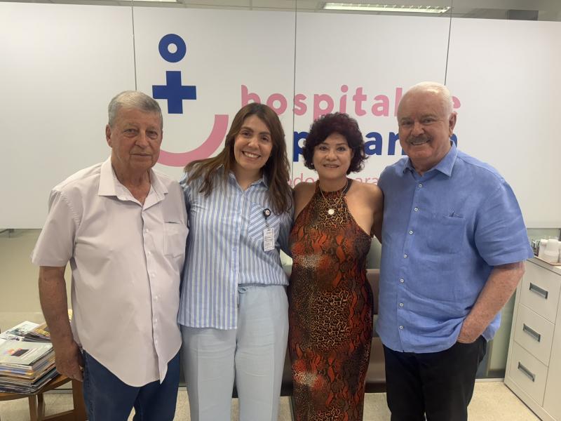 Bernardete Querubim, entre Jorge Guazzi, vice-presidente, Marilza Fortunato Barbosa, diretora superintendente, e o presidente Ricardo Anderson Ribeiro