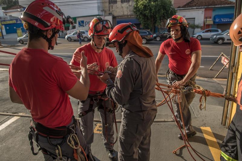 Efetivo do Corpo de Bombeiros passa por constante treinamento para resolução de sinistros