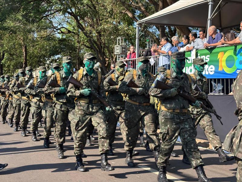 Trajeto do desfile teve início na Avenida Brasil, seguiu pela 14 de Setembro e terminou na Coronel Marcondes