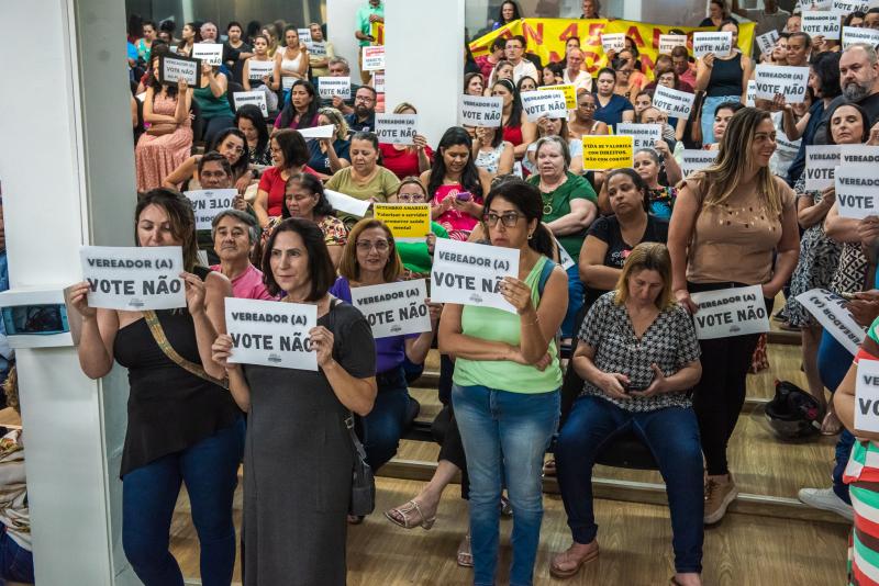 Votação de projeto foi acompanhada no plenário por diversos servidores municipais