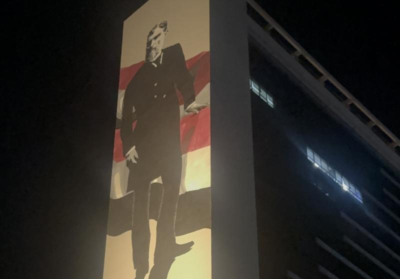 Mural de 400 metros quadrados no Edifício Pátio Unique ganhou iluminação especial desde segunda-feira