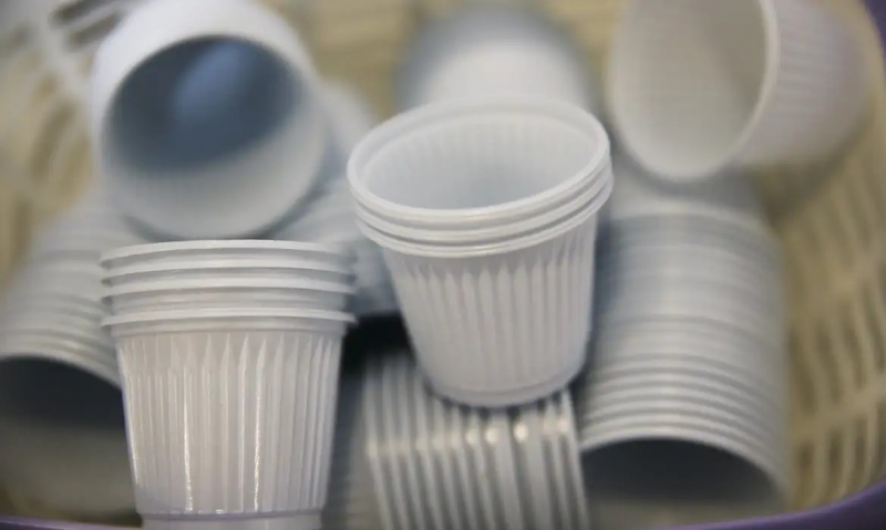 Plástico e outros materiais recicláveis podem ser entregues durante drive-thru